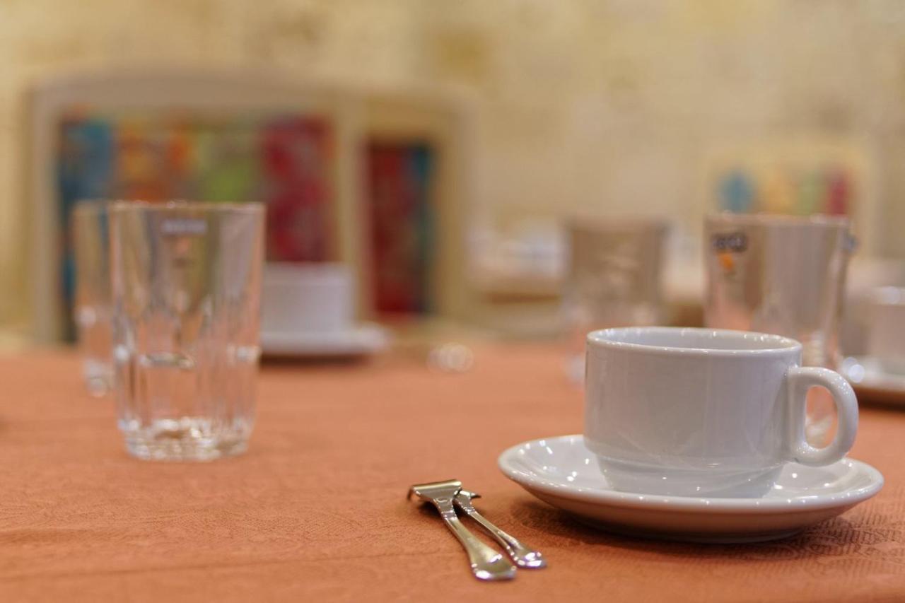 Hotel Roma ตูนิส ภายนอก รูปภาพ